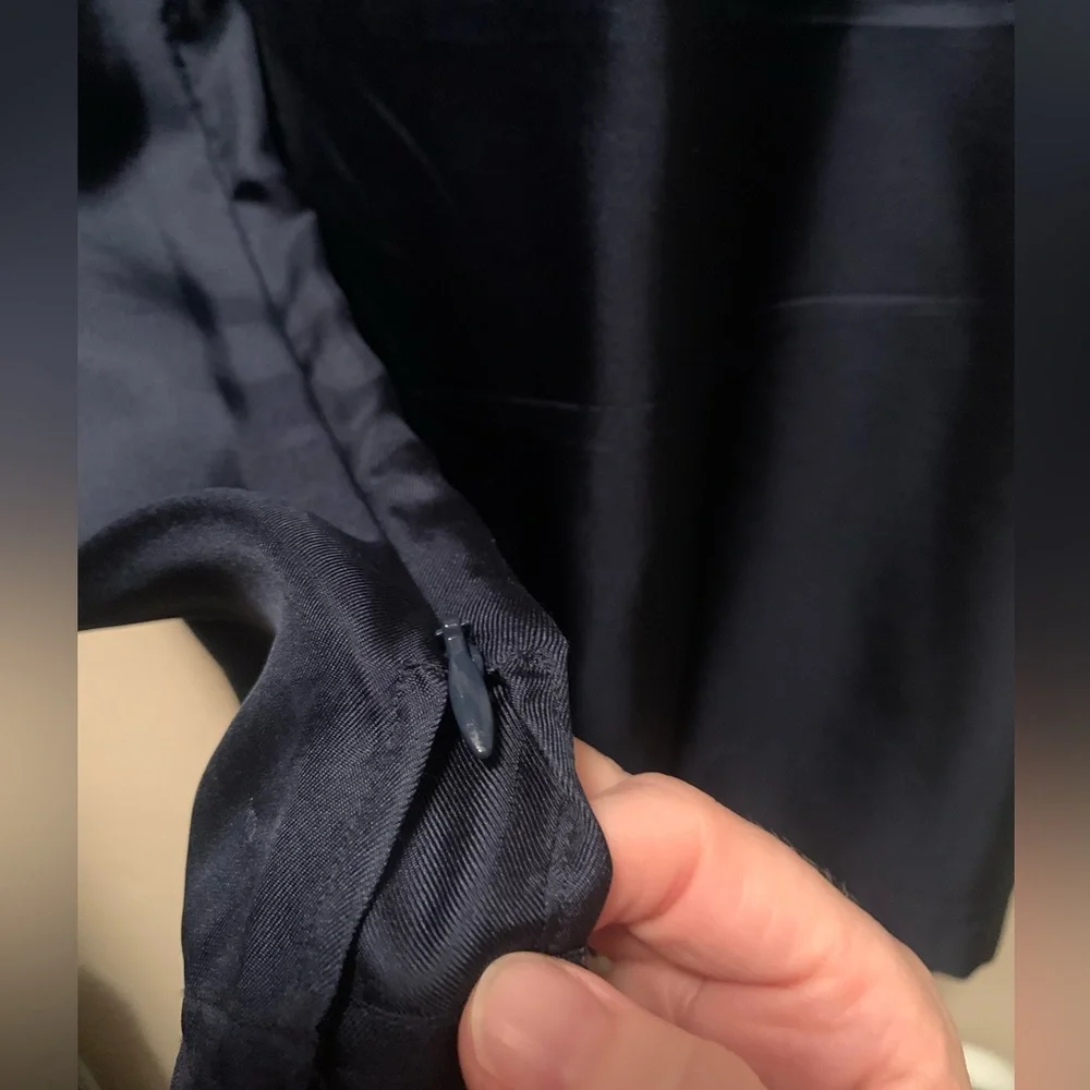 Vineyard Vines 100% Silk Stripe V Neck Piping Tank - Picture 6 of 7